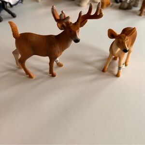 Schleich Deer and doe 142541 and 142534